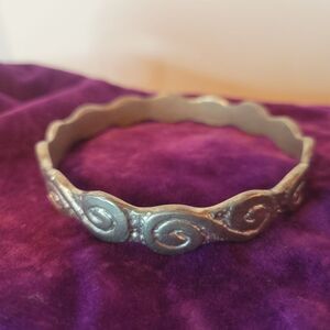 Artisan Swirl Pattern Silver Bangle Bracelet